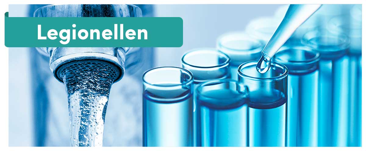 Titelbanner „Legionellen“ – Wasserhahn mit Strahl und Reagenzgläser mit Pipette im Labor
